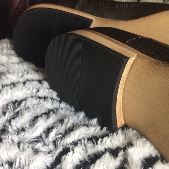 Brown leather shoes - Picture 3 of 5